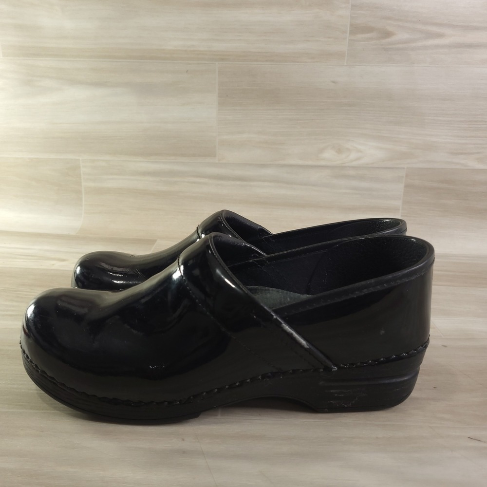 Dansko Professional Clogs Womens 41 Black Patent Leather Slip Resistant Work
